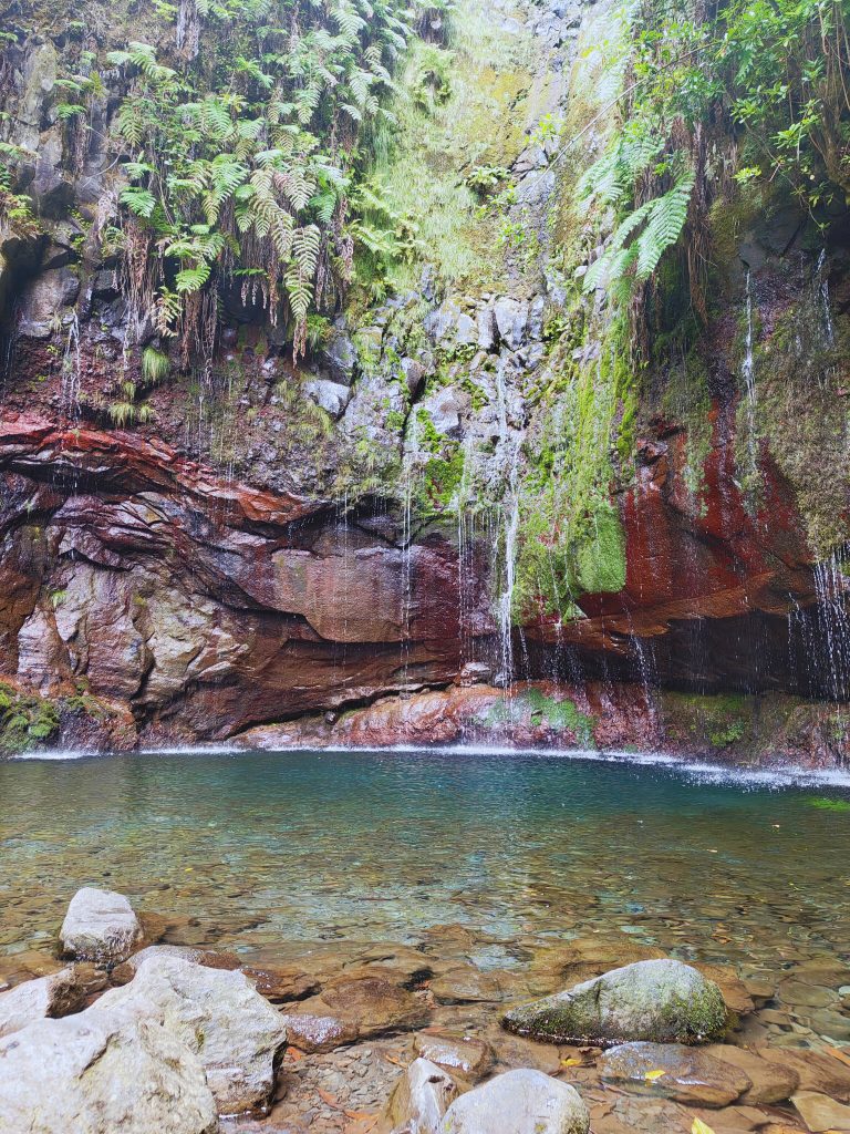 25 Fontes Waterfall